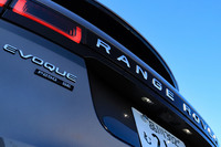 2021年モデルでは、「P250」エンジンはスポーティーな「R-DYNAMIC」シリーズのみの設定となる。標準モデルとの組み合わせが選べるのは、2020年モデルまでとなった。