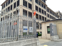 若干の手ぶれはお許しを。建物右側の車両入り口部分。2015年に撮影。