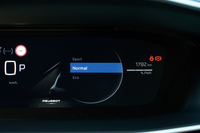 ドライブモードは「エコ」「ノーマル」「スポーツ」の3種類が選べる。