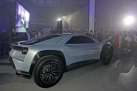 発表会場に展示された「アトラックス ストラダーレ」。