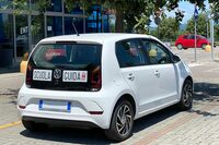 「フォルクスワーゲンup!」。2020年シエナ県で撮影。