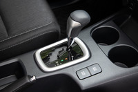 トランスミッションはトルコン式の6段ATで、シフトセレクターによる手動変速が可能。パワートレインの制御には「パワーモード」と「エコモード」が用意される。