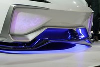 フロントのリップは、車速に応じて下がる構造になっている。