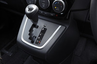 こちらも新たに採用された6段ATの「SKYACTIV-DRIVE」。ロックアップ領域を広くとることで、ダイレクトなシフトフィールと優れた効率を実現している。