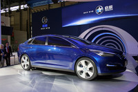 東風日産の新ブランド「啓辰（ヴェヌーシア）」のコンセプトカー。