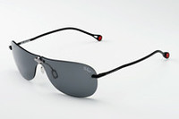 TALEX製偏光レンズの性能は編集スタッフお墨付き。運転中はもとより、締め切り中の編集部では、まぶしい朝日を遮るためにサングラスをかけたままPCに向かう記者もちらほら……。