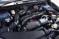 エンジンやトランスミッションについては大きな変更はなく、ガソリン車で16.0～16.2km/リッター、ハイブリッド車で19.2～20.4km/リッターという燃費性能も変わらない（いずれもJC08モード）。