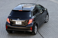 リアビュー。専用のエアロバンパーやルーフスポイラーなどが、特別なグレードであることを主張する。