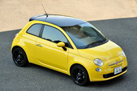 ピアノブラックのルーフは「500ツインエア スポーツプラス」のトレードマーク。