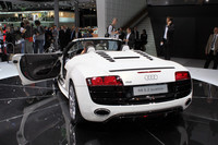 「アウディR8スパイダー5.2FSIクワトロ」