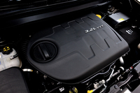 272psと32.1kgmを発生する3.2リッターV6エンジン。無鉛レギュラー仕様で、JC08モード燃費は8.8km/リッター。
    