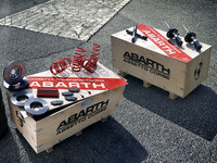 「アバルト・プント エヴォ エッセエッセKONIキット」（写真左）と「アバルト・プント エヴォ KONIキット」。ともに、東京、名古屋、大阪、福岡のアバルト正規ディーラーを通じて販売される。