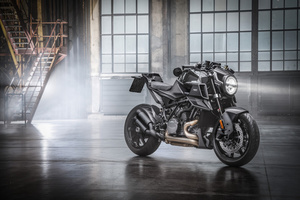 KTMがブラバスとのコラボレーションモデル「ブラバス1300 Rエディション23」を発売
