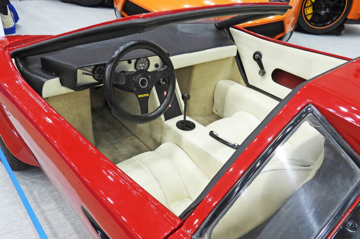 「オートモビル カウンシル2024」の会場より、Wolf Racingの出展ブースの様子。