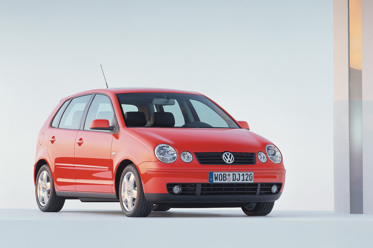 4代目は丸目4灯のフロントフェイスが印象的。のちに、よりオーソドックスな表情へと改められた。