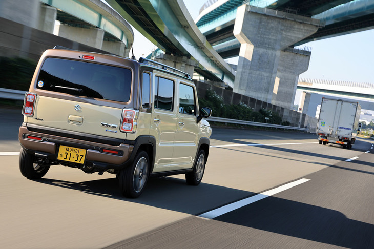 「ハスラー」のACCは0km/h（＝停車）までカバーする全車速対応型。ただし停車状態のホールド機能はなく、ブレーキは約2秒で解除される。従って、停車中はドライバーがブレーキを踏んでいる必要がある。