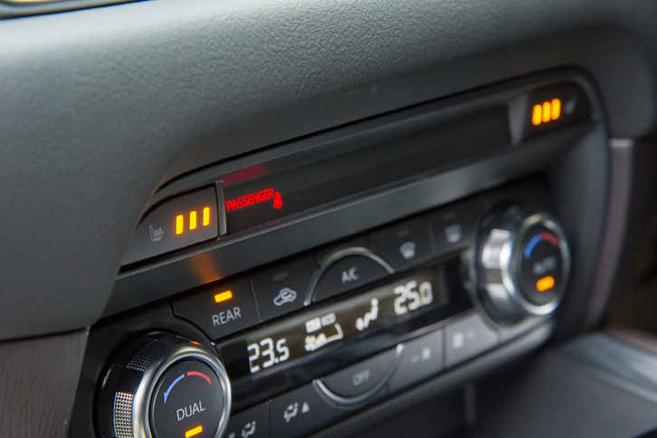 マツダCX-8 XD Lパッケージ（センタークラスター）