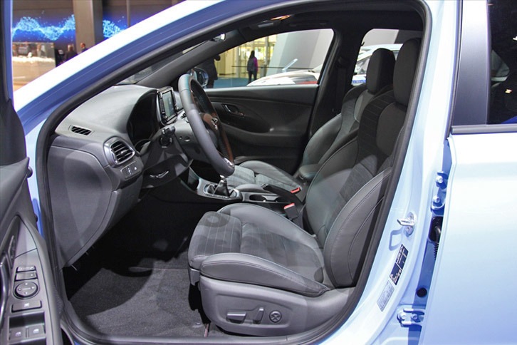 ヒュンダイi30N（フロントシート）