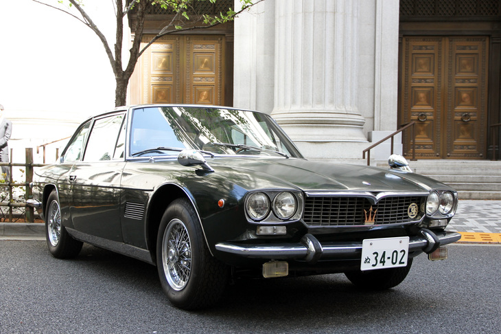 ハコスカの親分のような風貌の1968年「マセラティ・メキシコ」。1973年に中古で輸入され、79年に抹消登録されてから40年近く倉庫で眠っていたという、最近話題となることが多いバーン・ファウンド（納屋から発掘された）もの。今年になって新たにナンバーを取得したが、安全のため新品に替えたボラー二のワイヤーホイールとタイヤを除き内外装は輸入当時のままとのこと。個人的には今回のBest of Showだった。