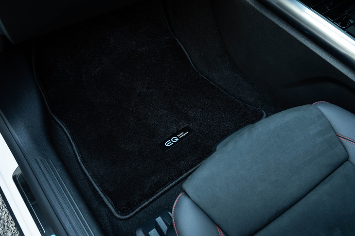 メルセデス・ベンツEQA250（フロアカーペット）