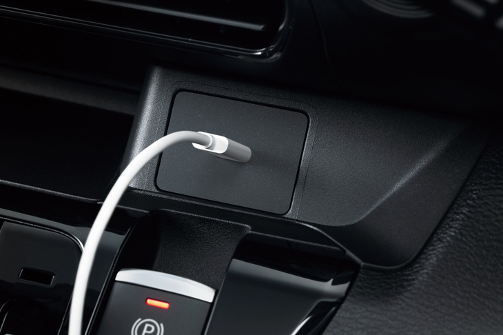 フロントのUSB Type-C電源ポートを標準で装備。