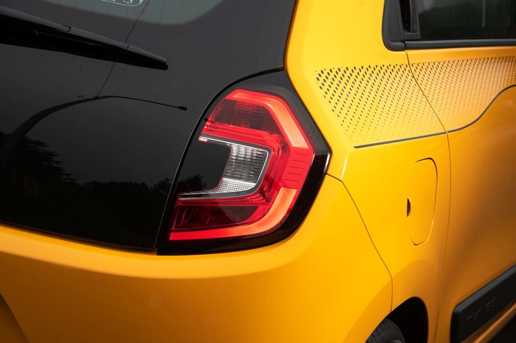 リアコンビライトにも「Cシェイプ」のLEDを採用。従来モデルよりもすっきりとしたデザインとなった。