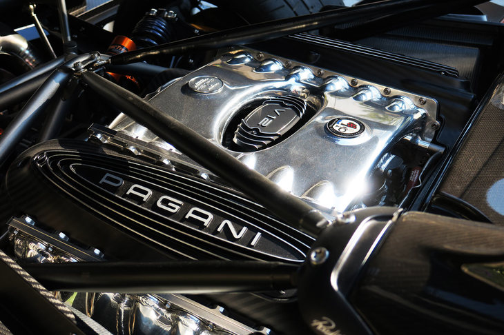 パガーニ・ウアイラ ロードスターBC（メルセデスAMG製6リッターV12ツインターボエンジン）