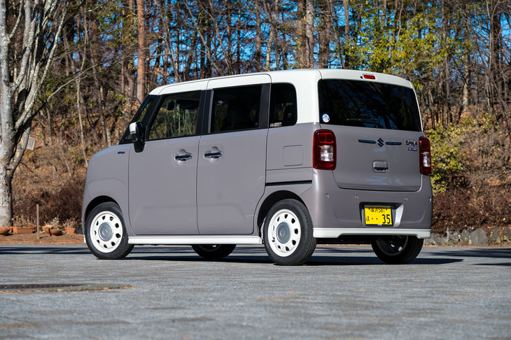 デザイナーこだわりのアイテムはサイドとリアのアンダーガーニッシュなどで、セットで「ナチュラルシックスタイルエクステリアセット」と呼ばれる。コーディネートはほかに4種類が用意されている。