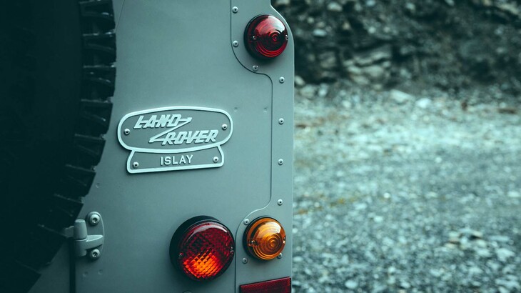 クラシックディフェンダー ワークスV8アイラエディション（リアバッジ）