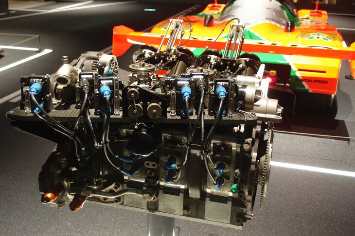 「マツダ787B」の4ローターエンジン。