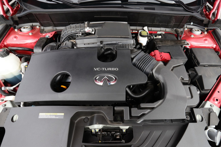 「QX50」に搭載された2リッター直4ターボエンジン「KR20DDET」。