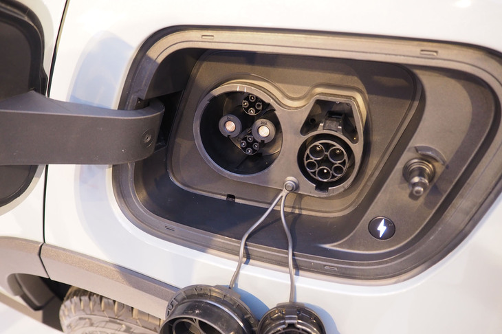 ボルボEX30クロスカントリー（用品装着車の給電口）