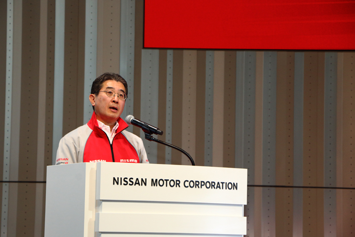 ニスモの片桐隆夫CEOは、会場に集まった多くのファンの前で「新開発マシンでGT500クラスのチャンピオンを奪還する」と宣言した。