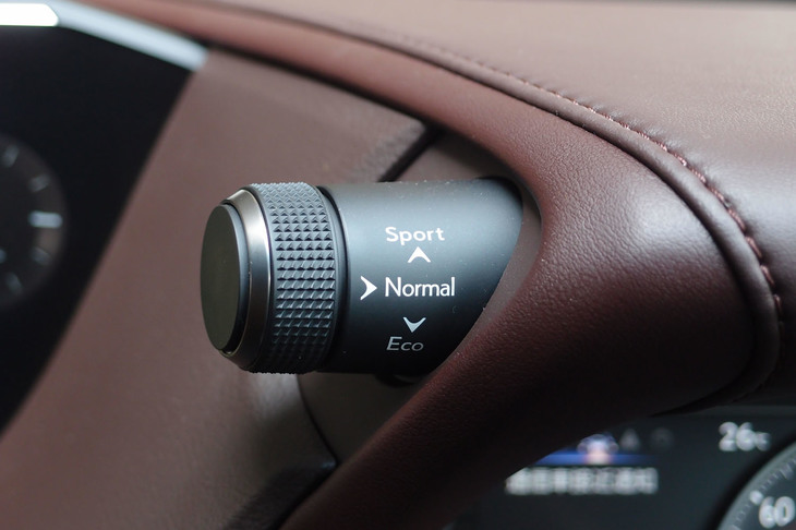 レクサスES300h“バージョンL”（ドライブモードセレクトスイッチ）