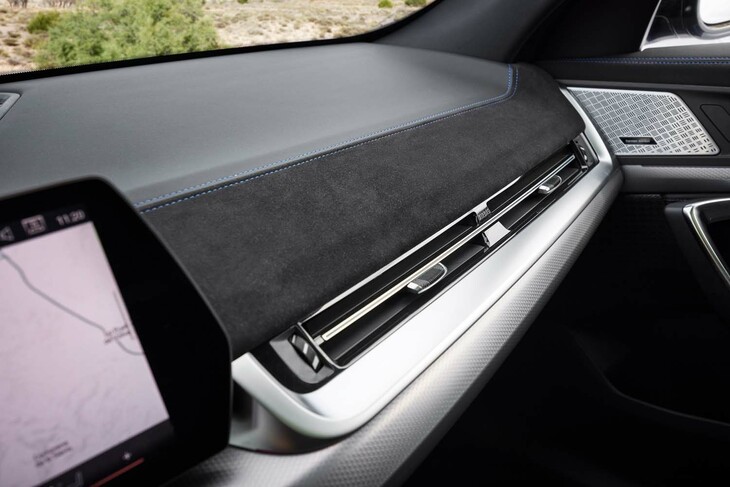 BMW X2 M35i xDrive（ダッシュボード）