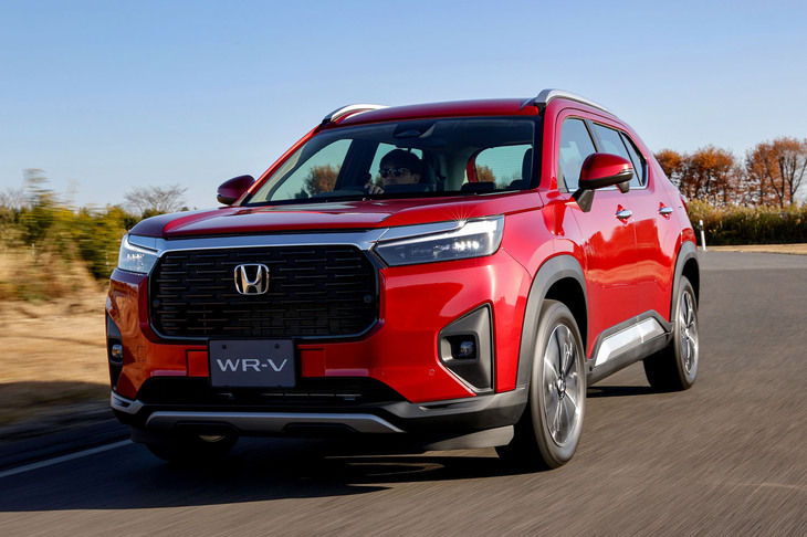 「フィット」のプラットフォームをベースに、足まわりやボディー剛性を煮詰め、扱いやすくリニアな操縦性を目指したという「WR-V」。サスペンションはフロントがマクファーソン式、リアが車軸式となる。