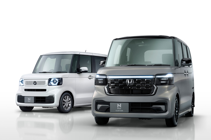 2023年10月に3代目「N-BOX」が登場。シャシーやボディー骨格などのベースを従来型から踏襲しつつ、機関や内外装をモダンにブラッシュアップした。同年12月には、シリーズ登場から12年で累計販売台数250万台を達成している。