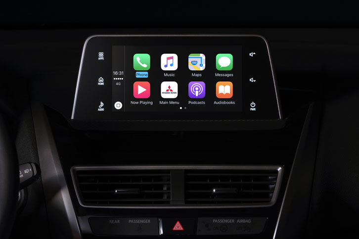 スマートフォン連携ディスプレイオーディオはApple CarPlay（写真）やAndroid Autoに対応している。