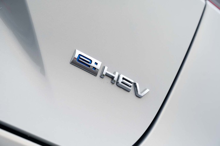 発売から1カ月が経過した2021年5月24日の時点で約3万2000台の受注があったという新型「ヴェゼル」。そのうち93％をハイブリッドモデルが占めているという。