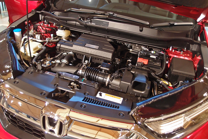 1.5リッター直4ターボエンジン（写真）は、高回転域まで伸びやかな「シビック」を超えるパワーフィールが持ち味とされている。