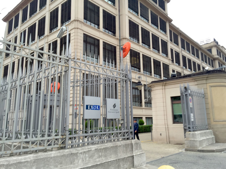 若干の手ぶれはお許しを。建物右側の車両入り口部分。2015年に撮影。