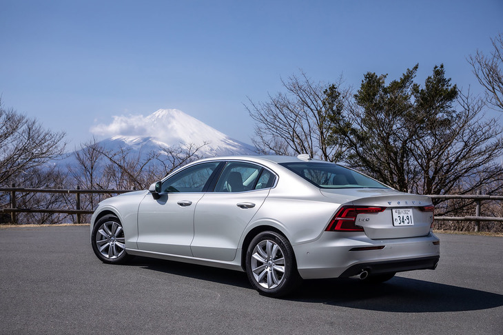 「S60」のボディーカラーは今回の試乗車に採用されていた「バーチライトメタリック」を含め、全13種類が用意されている。