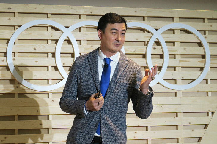 カーボンニュートラルの実現へ向けた、アウディの取り組みを説明するアウディ ジャパン ブランドディレクターのマティアス・シェーパース氏。