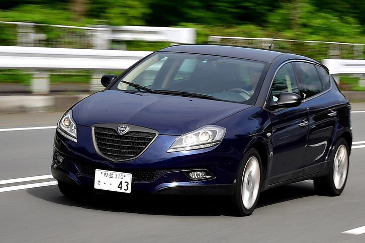 ほった「やめたほうがいいですよ。素人がDIYでデザインをいじるのは」　　
	清水「大丈夫、大丈夫！ オレ、自分の『ランチア・デルタ』のグリルを黒く塗ったことあるから！」　
	（写真：池之平昌信）