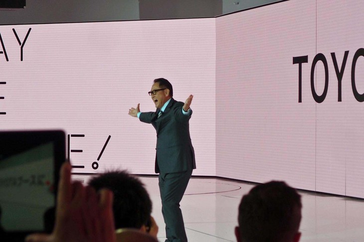 続いて姿を現した、”リアルな”豊田社長。たびたびVTuberモリゾウと入れ替わりながら、未来のモビリティーに対する考えを披露した。