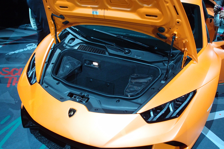 ウラカン ペルフォルマンテ（ラゲッジルーム）