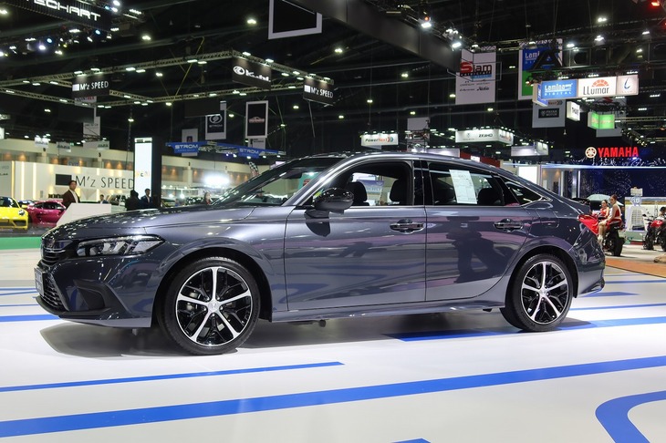 タイの「シビック」はセダン型ボディー。ありそうで日本にはない仕様なのが興味深い。