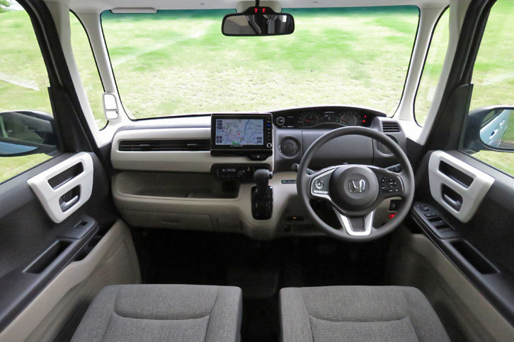 ホンダN-BOX G・EX Honda SENSING（インストゥルメントパネルまわり）