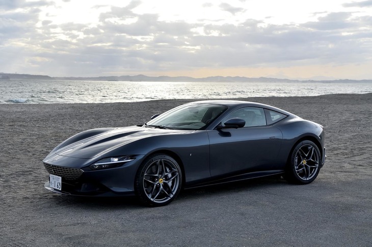 V8エンジンをフロントミドシップした2ドアのグラントゥーリズモ「フェラーリ・ローマ」も登場します。（photo：小林俊樹）