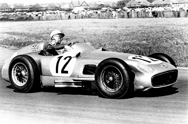 1955年にダイムラー・ベンツのF1チームに抜てきされたモスは、母国のイギリスGPで完璧な勝利を果たした。（Daimler）